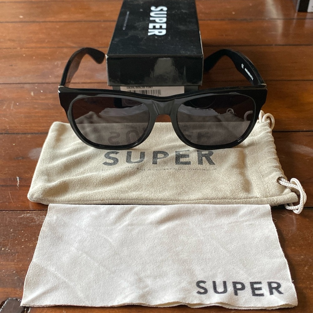 RetroSuperFuture Basic Shape Wayfarer Style Sunglasses. Chunky Oversize Fit.